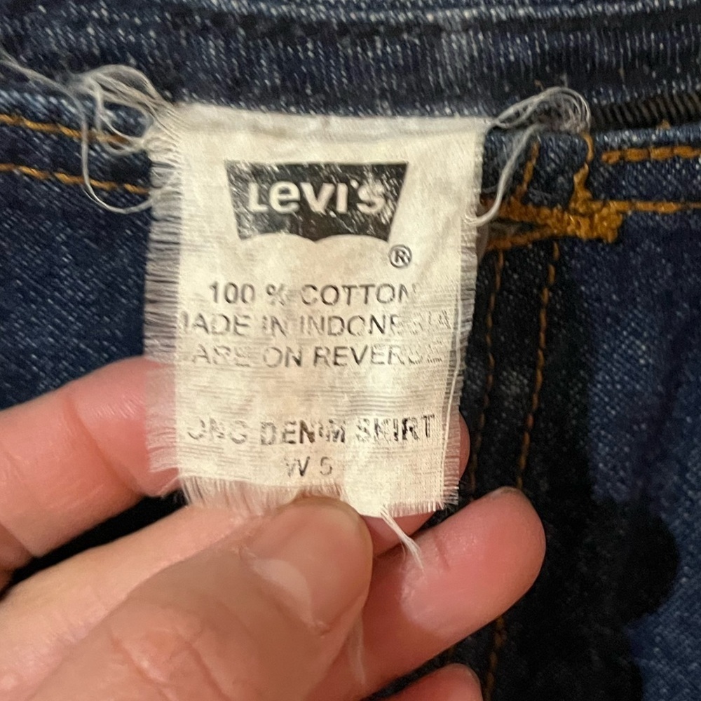 Y2K Levi’s denim skirt, size 5, midi-length circa 2001 - Picture 2 of 4